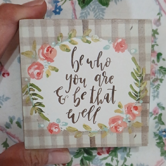♡"Be Who You Are" Quote Wood Square♡ - Picture 10 of 11
